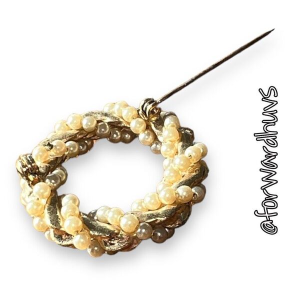 Vintage Gold Tone Wreath Brooch with Pearl Beads - Picture 6 of 9